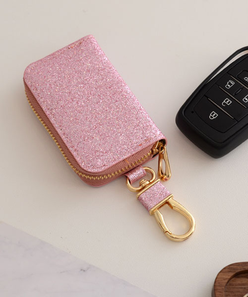 TONE SELECT GOODS（トーンセレクトグッズ）の「【float】シンプル スクエア ラメ キーケース【7色展開】(チェーン付き)（キーケース/キーアクセサリー・レディース・シルバー系1/ピンク系1/ブラウン系1/ブラック系1/ゴールド系1/ブラック系2/ピンク系2・FREE）」の5枚目の写真