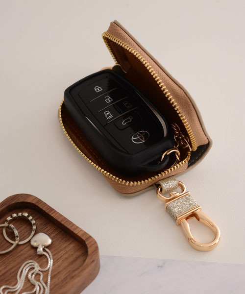 TONE SELECT GOODS（トーンセレクトグッズ）の「【float】シンプル スクエア ラメ キーケース【7色展開】(チェーン付き)（キーケース/キーアクセサリー・レディース・シルバー系1/ピンク系1/ブラウン系1/ブラック系1/ゴールド系1/ブラック系2/ピンク系2・FREE）」の13枚目の写真