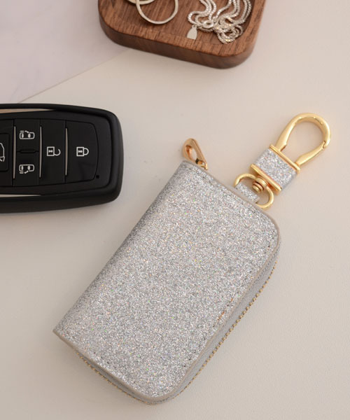 TONE SELECT GOODS（トーンセレクトグッズ）の「【float】シンプル スクエア ラメ キーケース【7色展開】(チェーン付き)（キーケース/キーアクセサリー・レディース・シルバー系1/ピンク系1/ブラウン系1/ブラック系1/ゴールド系1/ブラック系2/ピンク系2・FREE）」の11枚目の写真