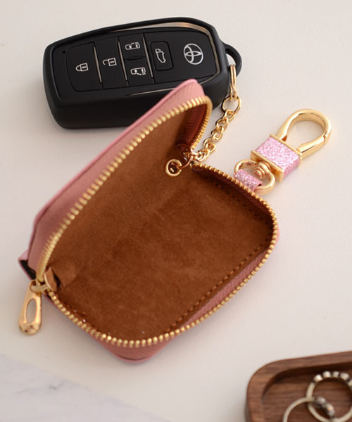 TONE SELECT GOODS（トーンセレクトグッズ）の「【float】シンプル スクエア ラメ キーケース【7色展開】(チェーン付き)（キーケース/キーアクセサリー・レディース・シルバー系1/ピンク系1/ブラウン系1/ブラック系1/ゴールド系1/ブラック系2/ピンク系2・FREE）」の9枚目の写真