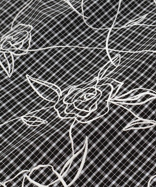 BeBe（ベベ）の「【お揃い】先染めチェックローズプリントフリルブラウス(90~160cm)（シャツ/ブラウス・キッズ・ブラック系その他・120cm/130cm/110cm/140cm/150cm）」の18枚目の写真