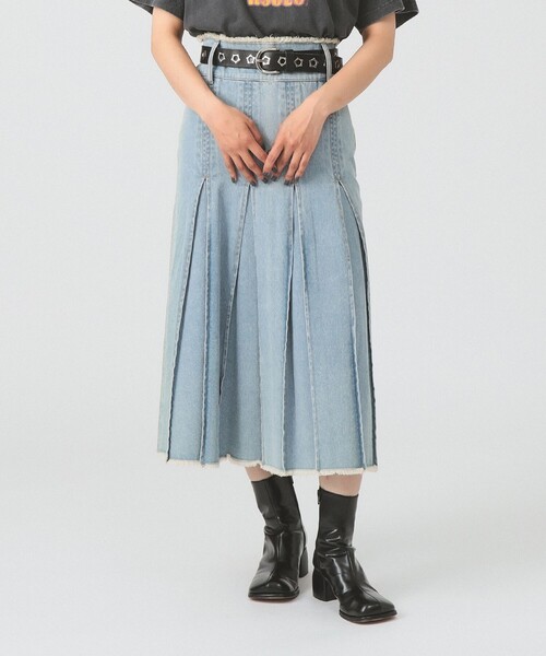 Ray BEAMS（レイビームス）の「デニム タック ミディアム スカート（デニムスカート・レディース・グレー/ブルー・0/1）」の20枚目の写真