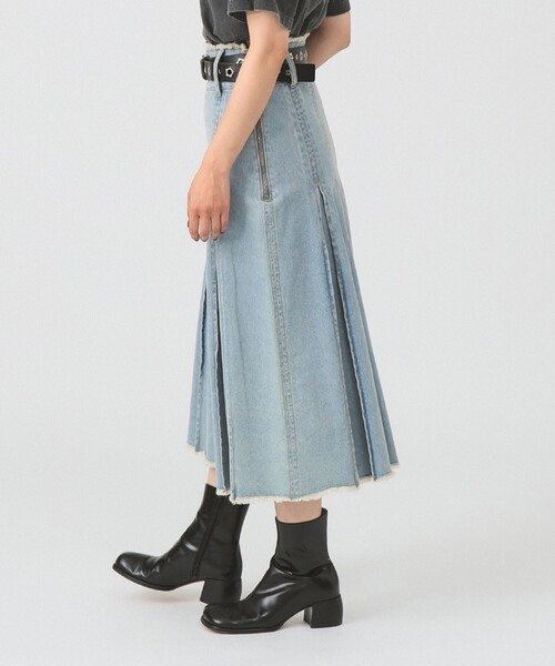 Ray BEAMS（レイビームス）の「デニム タック ミディアム スカート（デニムスカート・レディース・グレー/ブルー・0/1）」の21枚目の写真