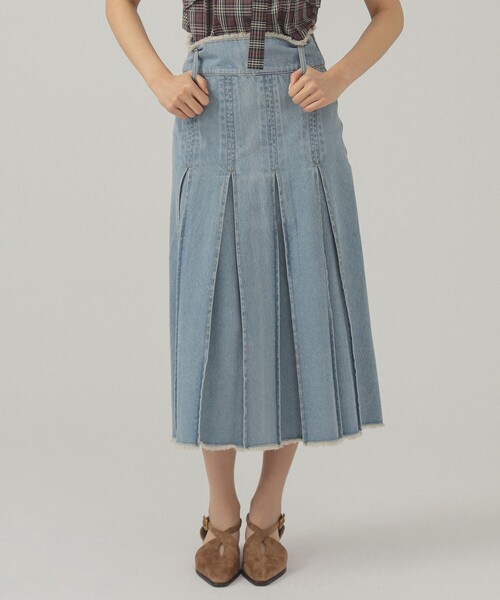 Ray BEAMS（レイビームス）の「デニム タック ミディアム スカート（デニムスカート・レディース・グレー/ブルー・0/1）」の3枚目の写真