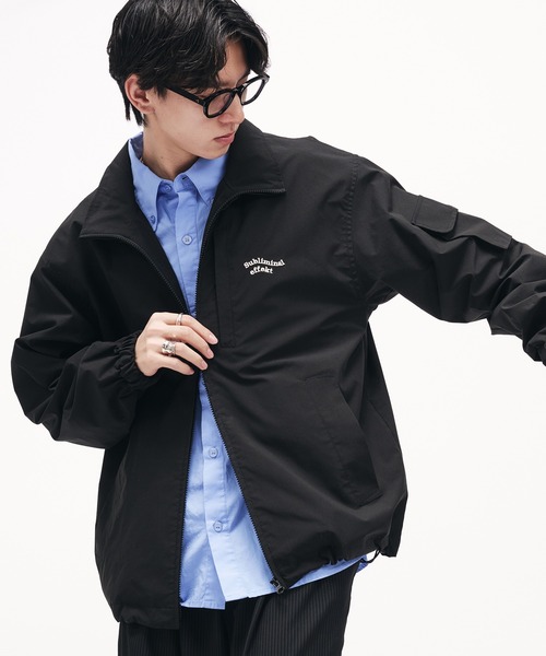Adoon plain（アドーンプレーン）の「STAND NECK WAVE LOGO BLOUSON / スタンドネックウェーブロゴブルゾン（ブルゾン・メンズ・ライトベージュ/ネイビー/カーキ/ブラック・LARGE/MEDIUM）」の9枚目の写真