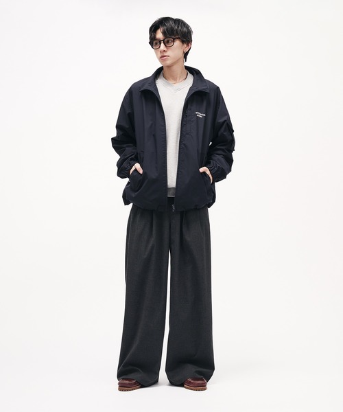 Adoon plain（アドーンプレーン）の「STAND NECK WAVE LOGO BLOUSON / スタンドネックウェーブロゴブルゾン（ブルゾン・メンズ・ライトベージュ/ネイビー/カーキ/ブラック・LARGE/MEDIUM）」の13枚目の写真