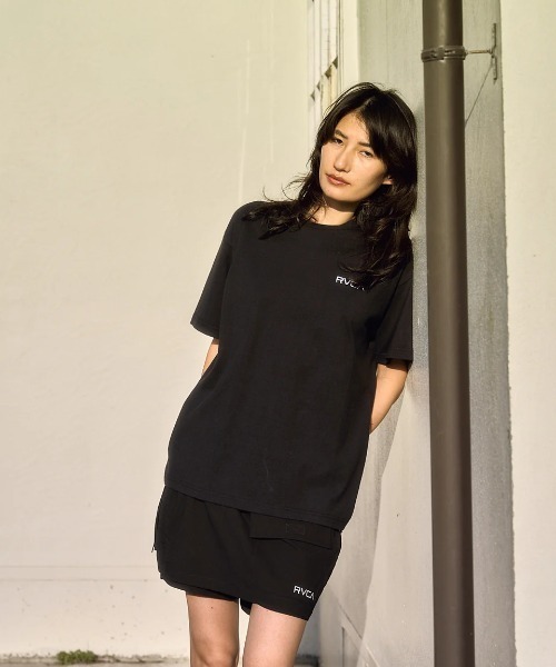 RVCA(ルーカ)の「RVCA レディース DAISY VA BOX LOGO LOOSE FIT SS TEE Tシャツ 【2025年春夏モデル】/ルーカバックプリント半袖Tシャツ(Tシャツ/カットソー・レディース・ブラック/ホワイト/イエロー系その他・MEDIUM/LARGE/SMALL)」の10枚目の写真
