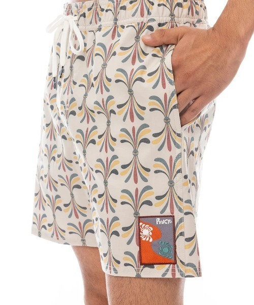 RVCA(ルーカ)の「RVCA メンズ 【LAURYN ALVAREZ】 LA EYE FLORAL ELASTIC 17 ショートパンツ 【2025年春夏モデル】/ルーカサーフトランクス・ボードショーツ・バギーショーツ(水着)(その他パンツ・メンズ・ベージュ系その他・X-LARGE/LARGE/MEDIUM/SMALL)」の4枚目の写真