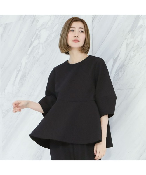 AOYAMA(アオヤマ)の「【UVカット・花粉対策】二の腕カバー!ふくれジャガード風ペプラムブラウス/ホワイト/ブラック|通勤&オフィス&入卒&セレモニー&オケージョン|自宅で洗える・撥水加工・セットアップ着用可|(シャツ/ブラウス・レディース・ブラック/ホワイト・M)」の4枚目の写真