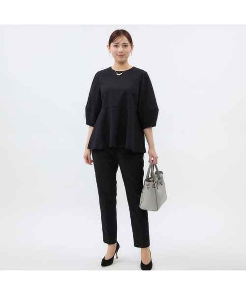 AOYAMA(アオヤマ)の「【UVカット・花粉対策】二の腕カバー!ふくれジャガード風ペプラムブラウス/ホワイト/ブラック|通勤&オフィス&入卒&セレモニー&オケージョン|自宅で洗える・撥水加工・セットアップ着用可|(シャツ/ブラウス・レディース・ブラック/ホワイト・M)」の8枚目の写真