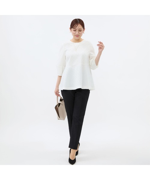 AOYAMA(アオヤマ)の「【UVカット・花粉対策】二の腕カバー!ふくれジャガード風ペプラムブラウス/ホワイト/ブラック|通勤&オフィス&入卒&セレモニー&オケージョン|自宅で洗える・撥水加工・セットアップ着用可|(シャツ/ブラウス・レディース・ブラック/ホワイト・M)」の18枚目の写真