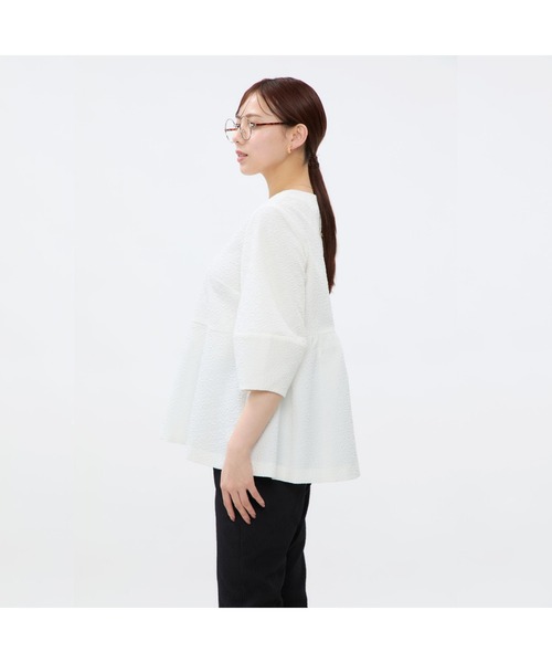 AOYAMA(アオヤマ)の「【UVカット・花粉対策】二の腕カバー!ふくれジャガード風ペプラムブラウス/ホワイト/ブラック|通勤&オフィス&入卒&セレモニー&オケージョン|自宅で洗える・撥水加工・セットアップ着用可|(シャツ/ブラウス・レディース・ブラック/ホワイト・M)」の20枚目の写真