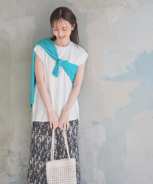 GLACIER lusso（グラシアルッソ）の「【接触冷感】肩タックフレンチ袖Ｔ（Tシャツ/カットソー・レディース・ブルーグリーン/スミクロ/ホワイト/オレンジ・S/M/L）」の8枚目の写真