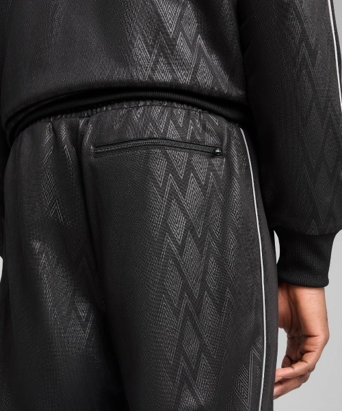 PUMA(プーマ)の「PUMA x HARRY POTTER T7 Relaxed Track Pants(プーマ x ハリーポッター T7 リラックス トラックパンツ)(その他パンツ・メンズ・ブラック系・MEDIUM/LARGE/X-LARGE)」の4枚目の写真