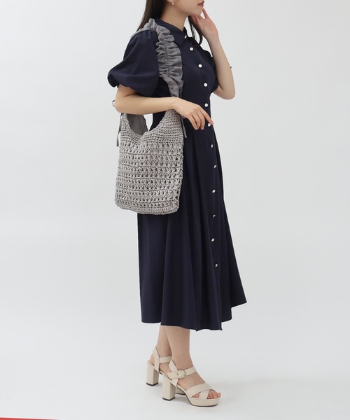 TRUDEA（トルディア）の「バルーンスリーブシャツワンピース（ワンピース・レディース・ネイビー/ホワイト×ブルー/ピンクベージュ/ブラウン・MEDIUM/LARGE）」の17枚目の写真