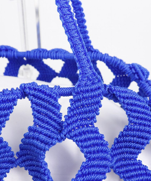 UNBILLION（アンビリオン）の「アフリカンスクエアー AFRICANSQUARE / ナイロンバッグ ジグザグ編み 2本ハンドル（トートバッグ・レディース・ブルー・FREE）」の4枚目の写真