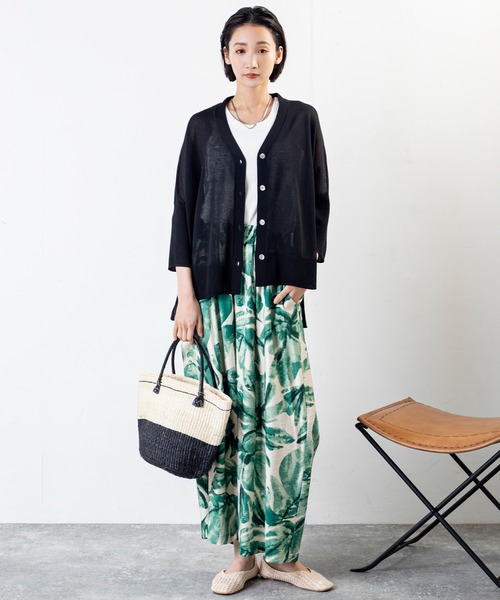 MILLION CARATS(ミリオンカラッツ)の「涼しさも華やかさもひとり占め。ゆるシルエットが叶える、大人のボタニカルエフォートレスパンツ(その他パンツ・レディース・ネイビー/グリーン/ブラック・FREE)」の13枚目の写真