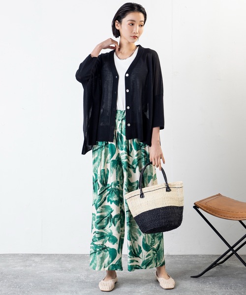 MILLION CARATS(ミリオンカラッツ)の「涼しさも華やかさもひとり占め。ゆるシルエットが叶える、大人のボタニカルエフォートレスパンツ(その他パンツ・レディース・ネイビー/グリーン/ブラック・FREE)」の14枚目の写真