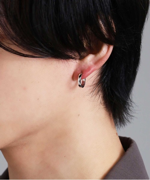 LION HEART(ライオンハート)の「“THE EDGE”カッティングフープピアス(M SIZE)/シルバー925【LION HEART / ライオンハート】(ピアス(片耳用)・メンズ・シルバー・ONE SIZE)」の8枚目の写真