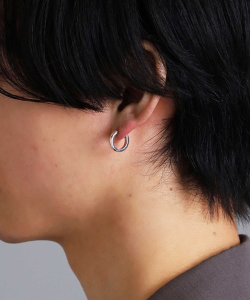 LION HEART(ライオンハート)の「“THE EDGE”カッティングフープピアス(M SIZE)/シルバー925【LION HEART / ライオンハート】(ピアス(片耳用)・メンズ・シルバー・ONE SIZE)」の9枚目の写真