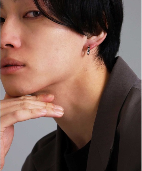 LION HEART(ライオンハート)の「“THE EDGE”カッティングフープピアス(M SIZE)/シルバー925【LION HEART / ライオンハート】(ピアス(片耳用)・メンズ・シルバー・ONE SIZE)」の12枚目の写真