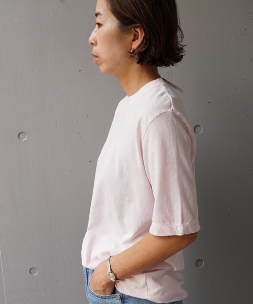 ATON(エイトン)の「ATON (エイトン) FRESCA SINGLE JERSEY/SATNDARD T-SHIRT(Tシャツ/カットソー・レディース・ホワイト/ベージュ/ピンク系その他3/ブルー系その他3/モスグリーン・2)」の8枚目の写真