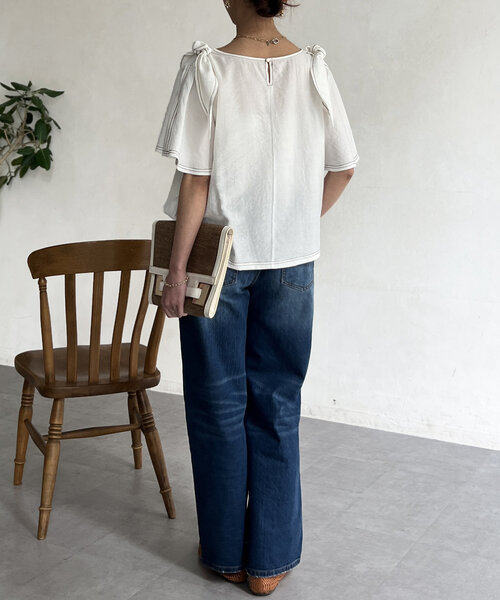 Chez toi(シェトワ)の「肩リボンブラウス(シャツ/ブラウス・レディース・ホワイト/ネイビー/ゴールド・FREE)」の11枚目の写真