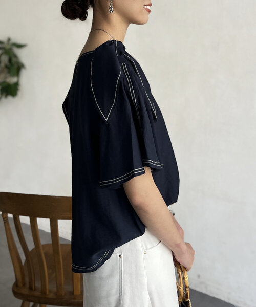 Chez toi(シェトワ)の「肩リボンブラウス(シャツ/ブラウス・レディース・ホワイト/ネイビー/ゴールド・FREE)」の21枚目の写真