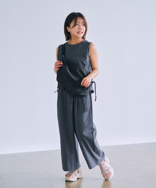 COHINA(コヒナ)の「【撥水】ドロストギャザーデザインバッグ 【低身長・小柄女性】(ショルダーバッグ・レディース・グレー/ブラック/ホワイト・ONE SIZE)」の9枚目の写真
