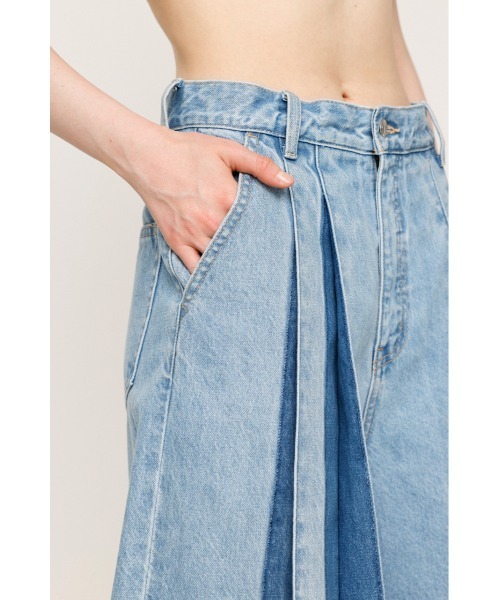 SLY(スライ)の「L/W PLEATS MEDIUM PT ローウエスト プリーツ ミディアム パンツ(デニムパンツ・レディース・ライトブルー/ブルー・0/1)」の19枚目の写真