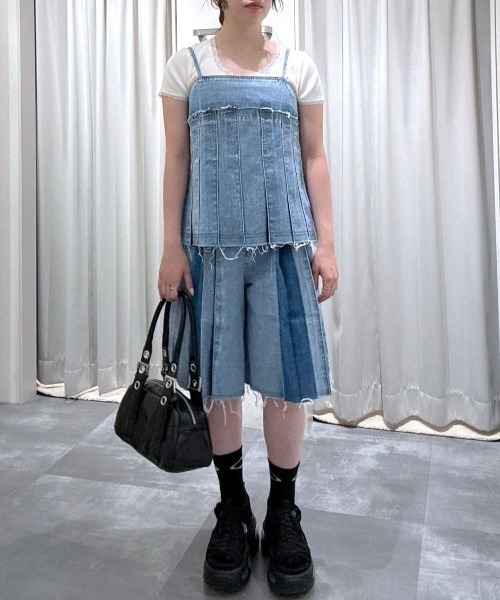 SLY(スライ)の「L/W PLEATS MEDIUM PT ローウエスト プリーツ ミディアム パンツ(デニムパンツ・レディース・ライトブルー/ブルー・0/1)」の3枚目の写真