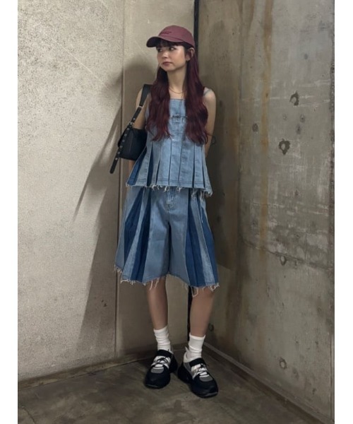 SLY(スライ)の「L/W PLEATS MEDIUM PT ローウエスト プリーツ ミディアム パンツ(デニムパンツ・レディース・ライトブルー/ブルー・0/1)」の5枚目の写真