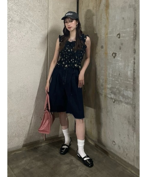 SLY(スライ)の「L/W PLEATS MEDIUM PT ローウエスト プリーツ ミディアム パンツ(デニムパンツ・レディース・ライトブルー/ブルー・0/1)」の7枚目の写真