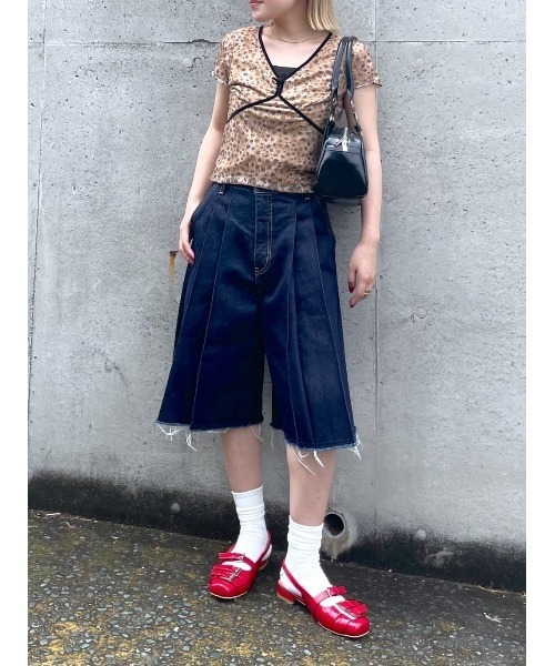 SLY(スライ)の「L/W PLEATS MEDIUM PT ローウエスト プリーツ ミディアム パンツ(デニムパンツ・レディース・ライトブルー/ブルー・0/1)」の8枚目の写真
