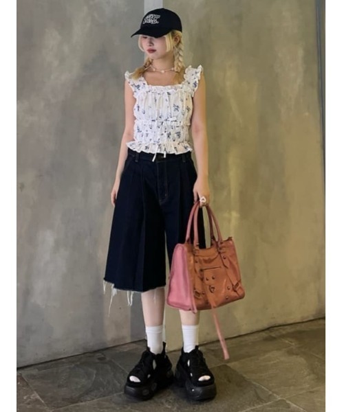 SLY(スライ)の「L/W PLEATS MEDIUM PT ローウエスト プリーツ ミディアム パンツ(デニムパンツ・レディース・ライトブルー/ブルー・0/1)」の10枚目の写真