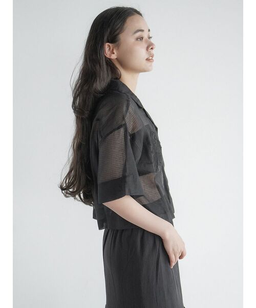 FIKA.(フィーカ)の「Hand embroidery short shirt(シャツ/ブラウス・レディース・ブラック/オフホワイト・MEDIUM)」の14枚目の写真
