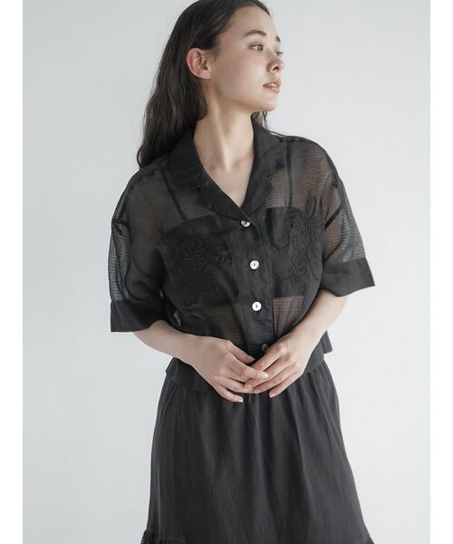 FIKA.(フィーカ)の「Hand embroidery short shirt(シャツ/ブラウス・レディース・ブラック/オフホワイト・MEDIUM)」の16枚目の写真