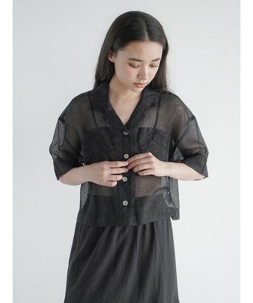 FIKA.(フィーカ)の「Hand embroidery short shirt(シャツ/ブラウス・レディース・ブラック/オフホワイト・MEDIUM)」の17枚目の写真