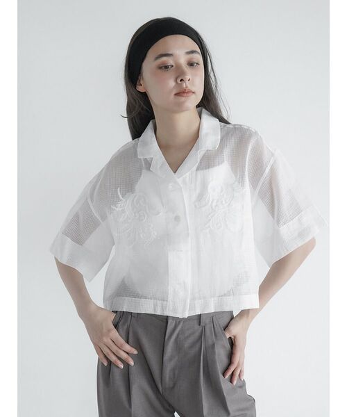 FIKA.(フィーカ)の「Hand embroidery short shirt(シャツ/ブラウス・レディース・ブラック/オフホワイト・MEDIUM)」の1枚目の写真