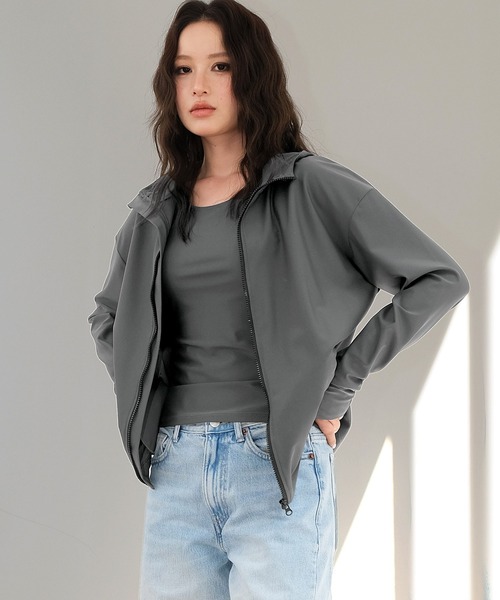 OSYAREVO（オシャレボ）の「水着 レディース 体型カバー ラッシュガード 紫外線カット率 99％以上 UPF50+ uvカット フィットネス 水陸両用 フードパーカー uvパーカー（ラッシュガード・レディース・アイボリー/グレイッシュベージュ/グレー/ブラウン/キャメル/モカ/ブラック・SMALL/MEDIUM/LARGE/X-LARGE/XX-LARGE）」の4枚目の写真