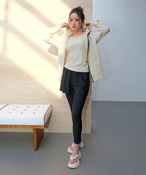 OSYAREVO（オシャレボ）の「水着 レディース 体型カバー ラッシュガード 紫外線カット率 99％以上 UPF50+ uvカット フィットネス 水陸両用 フードパーカー uvパーカー（ラッシュガード・レディース・アイボリー/グレイッシュベージュ/グレー/ブラウン/キャメル/モカ/ブラック・SMALL/MEDIUM/LARGE/X-LARGE/XX-LARGE）」の11枚目の写真