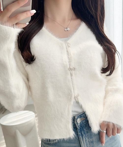 mily bilet(ミウィビレット)の「【mily bilet】ふんわり大人かわいい♪ビジューリボンボタンシャギーニットカーディガン(長袖)(カーディガン/ボレロ・レディース・チャコールグレー/グレー/アイボリー/レッド・LARGE/MEDIUM/SMALL/X-LARGE)」の1枚目の写真
