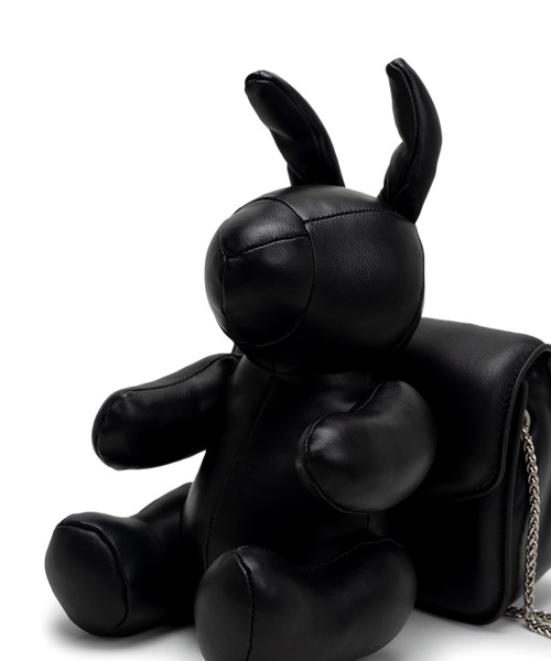 Maison MIHARA YASUHIRO（メゾンミハラヤスヒロ）の「"DOLLS" Rabbit Attached Chain MIni Bag（ショルダーバッグ・メンズ・ブラック・FREE）」の5枚目の写真