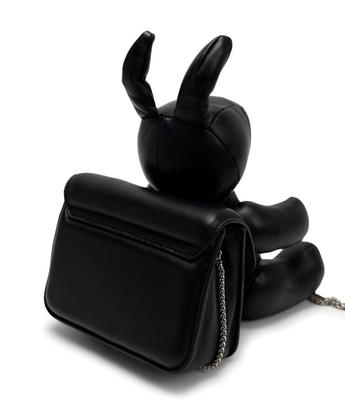 Maison MIHARA YASUHIRO（メゾンミハラヤスヒロ）の「"DOLLS" Rabbit Attached Chain MIni Bag（ショルダーバッグ・メンズ・ブラック・FREE）」の6枚目の写真