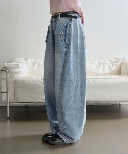 UNE MANSION(ユヌマンション)の「ユニークボタンポケットバルーンシルエットワイドデニムパンツ(デニムパンツ・レディース・ブルー/ブラック・SMALL/LARGE/MEDIUM)」の14枚目の写真
