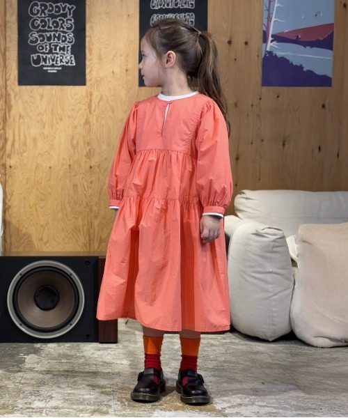 GROOVY COLORS(グルービーカラーズ)の「Loan Tiered Dress(ワンピース・キッズ・ピンク・115/125)」の4枚目の写真