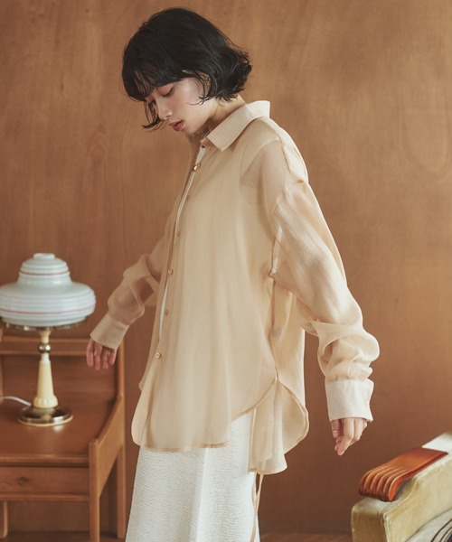 LAULEN（ローレン）の「back open cut sheer shirt /バックオープンカットシアーシャツ（シャツ/ブラウス・レディース・ベージュ/アイボリー・FREE）」の4枚目の写真