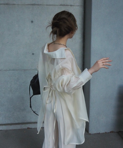 LAULEN（ローレン）の「back open cut sheer shirt /バックオープンカットシアーシャツ（シャツ/ブラウス・レディース・ベージュ/アイボリー・FREE）」の13枚目の写真