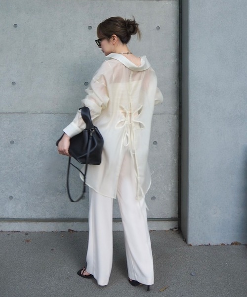 LAULEN（ローレン）の「back open cut sheer shirt /バックオープンカットシアーシャツ（シャツ/ブラウス・レディース・ベージュ/アイボリー・FREE）」の14枚目の写真