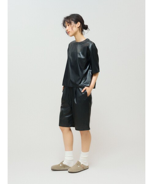 MIDIUMISOLID(ミディウミソリッド)の「MIDIUMISOLID for Ladies シンセティックレザーショートパンツ(その他パンツ・レディース・ブラック/ブラウン・38/36)」の22枚目の写真